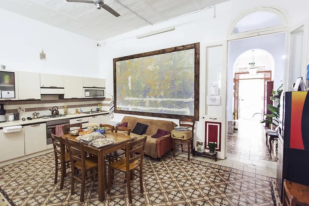 Granny'S Inn Hostel Sliema