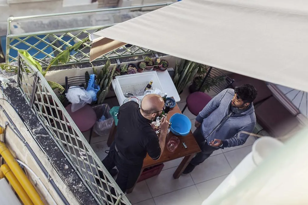Granny'S Inn Hostel Sliema