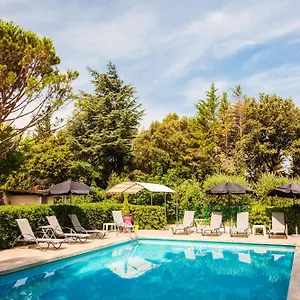 Le Petit Manoir Logis Hotel